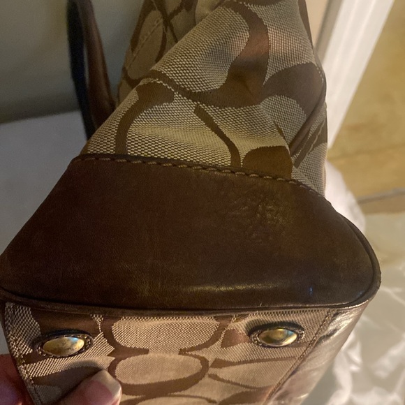 Coach Classic - Picture 6 of 11